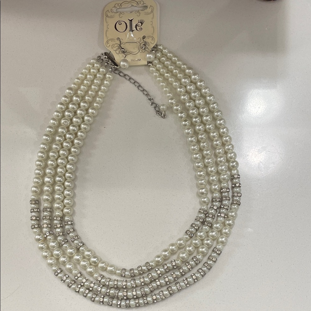 White and Silver Pearl Necklace